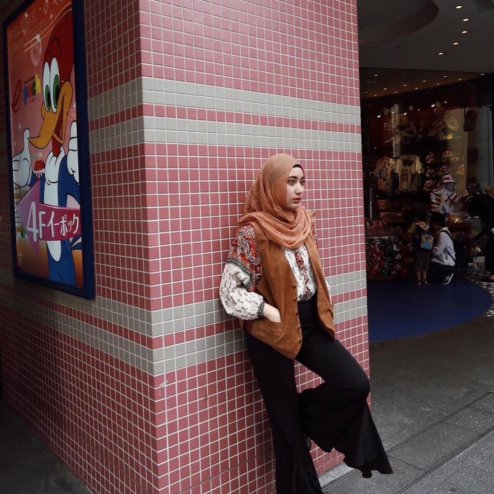 <p> Tak hanya wajahnya yang cantik, gaya Chacha juga sangat menarik dan fashionable. (Foto: Instagram @osnapitzcha)</p>