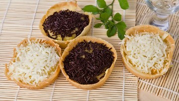 SENSASI BUAH DALAM MARTABAK MANIS
