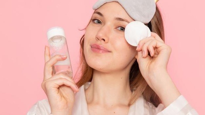 Alasan Kenapa Kamu Tidak Boleh Skip Skincare di Malam Hari