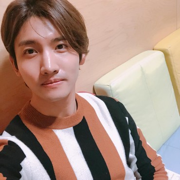 Lirik Lagu How can I love The heartbreak, You're The One I Love - Max Changmin