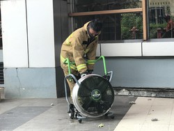 Video: Pasaraya Manggarai Berasap Akibat Panel di Basement Terbakar