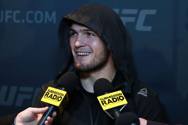 Khabib Pamer Foto Lucu Bareng Kamaru Usman