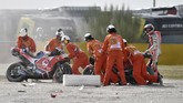 FOTO: Morbidelli Tak Tersentuh di MotoGP Teruel Franco Morbidelli tidak tersentuh dan menang mudah di MotoGP Teruel 2020 usai mengalahkan duo Suzuki Alex Rins dan Joan Mir.
