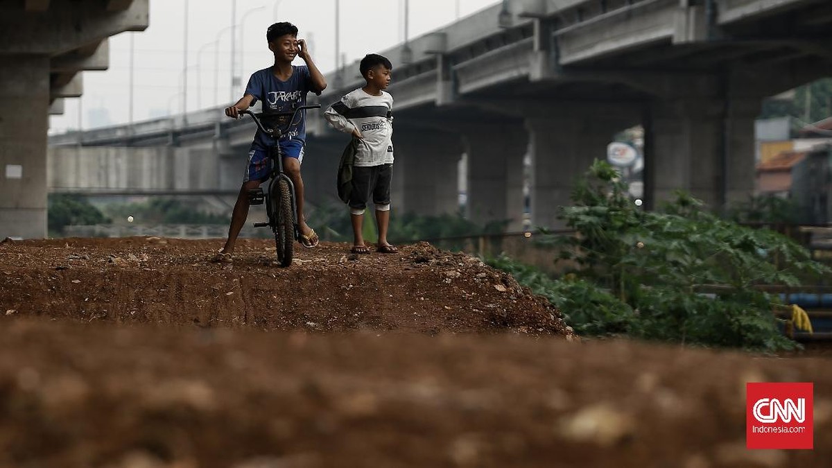 FOTO: Menjajal Pump Track di Kolong Tol Becakayu