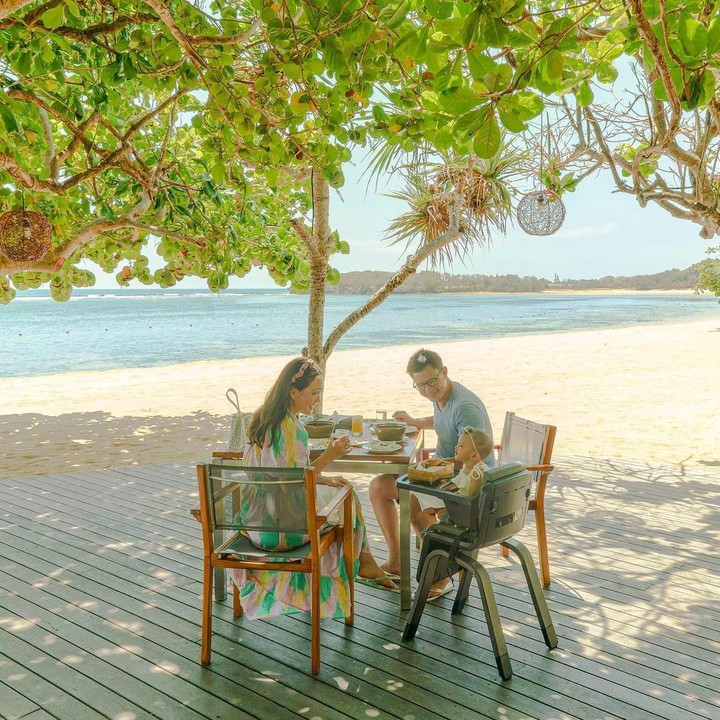<p>Menepi dari hiruk pikuk kehidupan Jakarta, Shandy Aulia bersama sang suami, David Herbowo, dan buah hati mereka, Claire Herbowo, sementara waktu menetap di Bali, Bunda(Foto: Instagram @shandyaulia)</p>