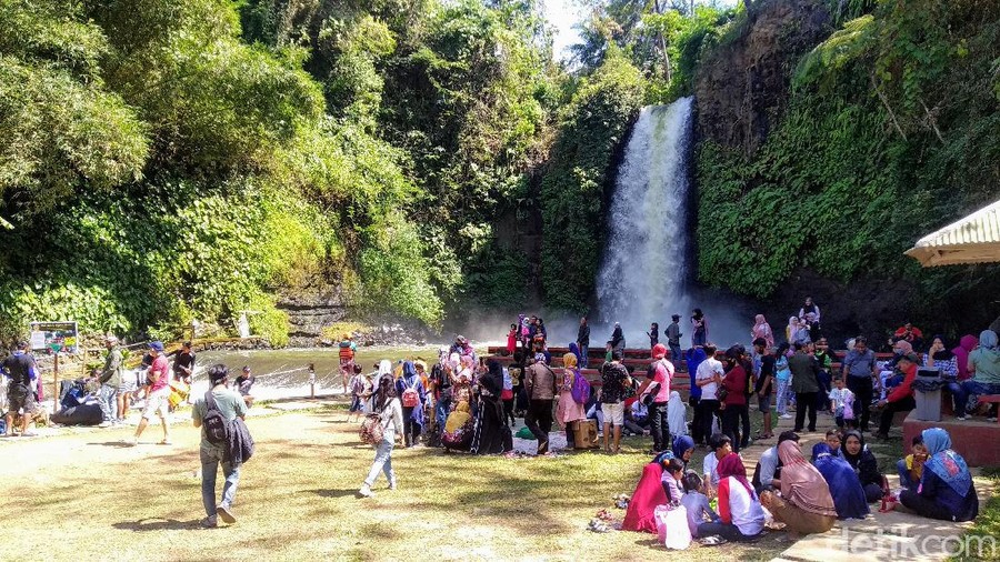 Tempat wisata di Kabupaten Kuningan. Tempat wisata di Kabupaten Kuningan.