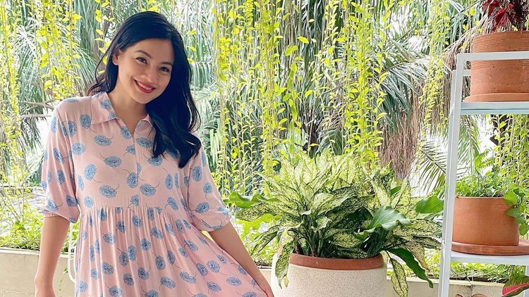 Titi Kamal Titi Kamal yang hobi koleksi tanaman hias