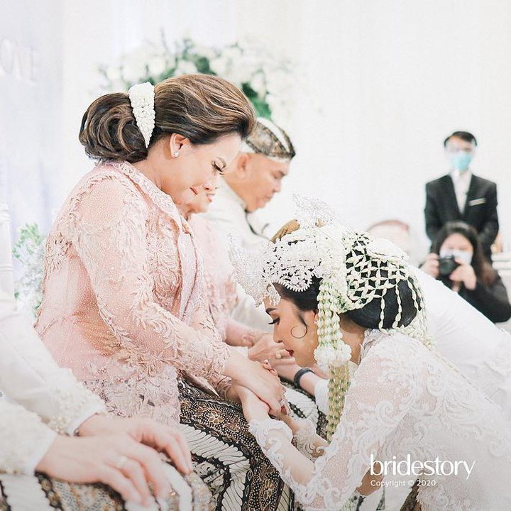 <p>Pernikahan Kevin dan Vicy berlangsung dengan mewah di Hotel Intercontinental Jakarta, Pondok Indah. (Foto: Moire Photo/ Bridestory/ Dok. Instagram)</p>