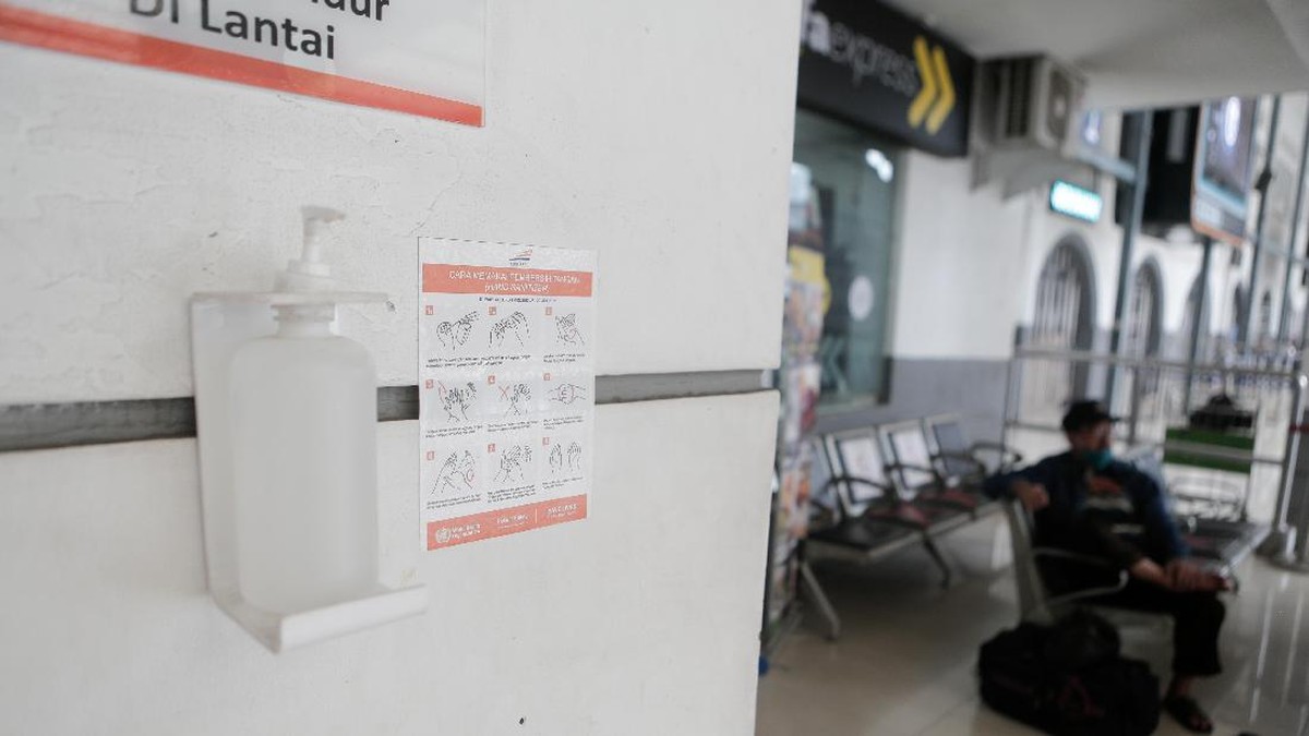 Pelaksanaan protokol kesehatan di Stasiun Pasar Senen