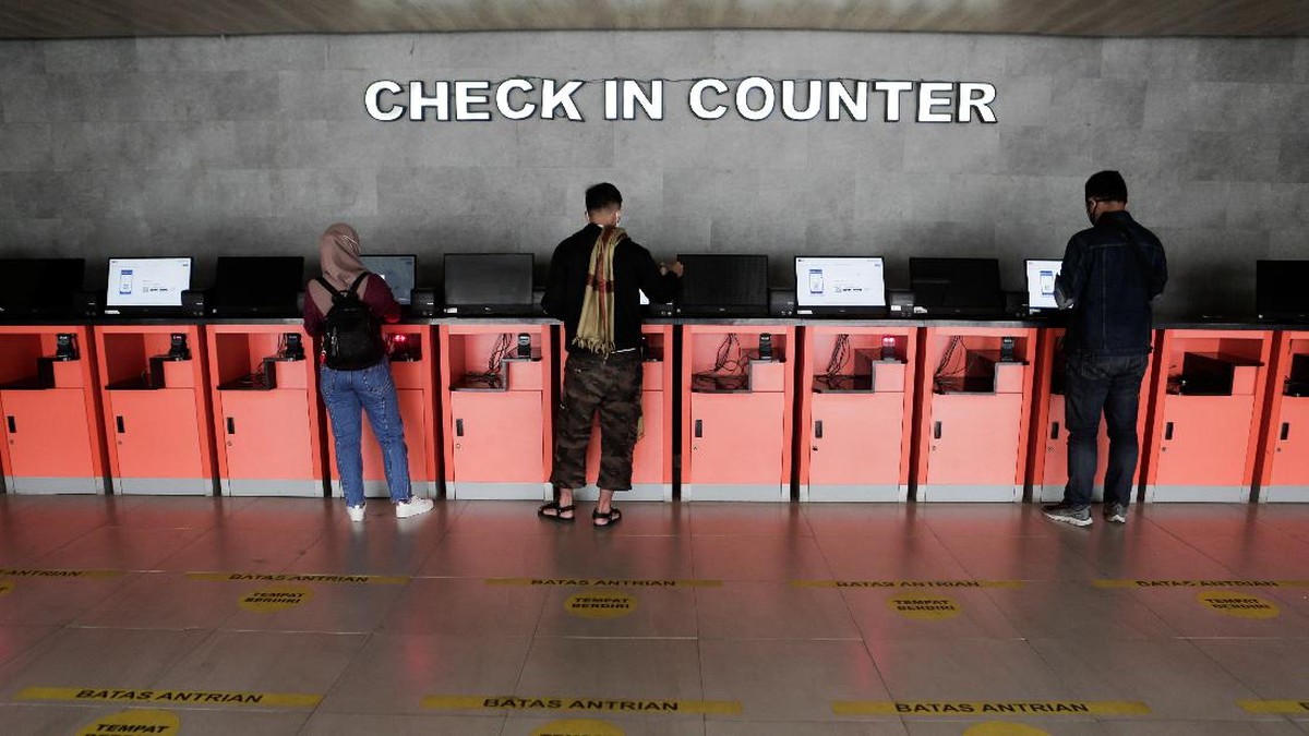 Pelaksanaan protokol kesehatan di Stasiun Pasar Senen