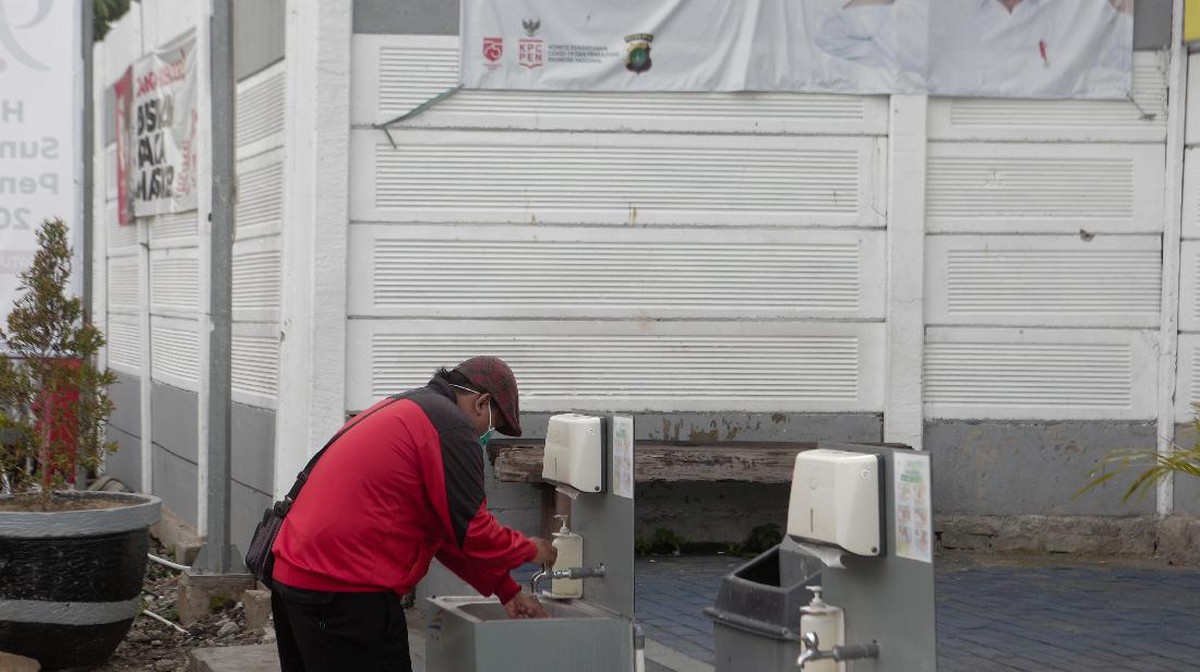 Pelaksanaan protokol kesehatan di Stasiun Pasar Senen