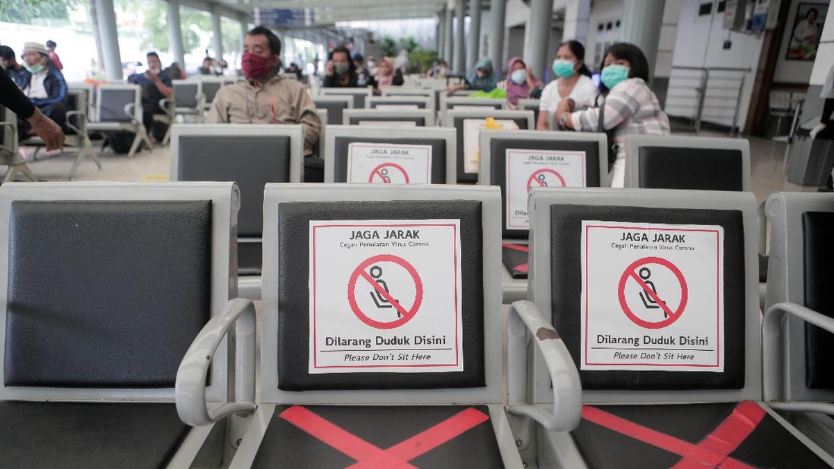 Pelaksanaan protokol kesehatan di Stasiun Pasar Senen