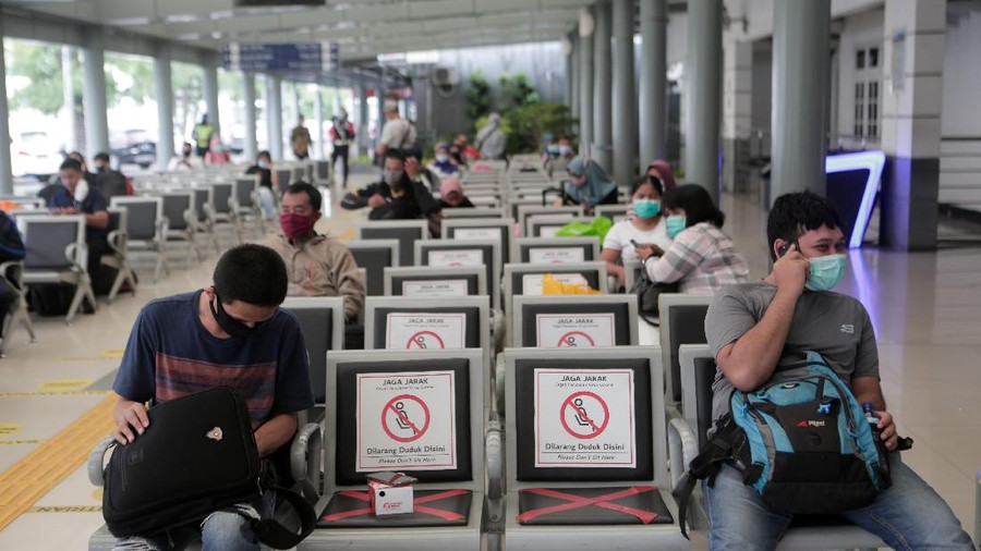 Pelaksanaan protokol kesehatan di Stasiun Pasar Senen