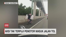 VIDEO: Aksi Tak Terpuji Pemotor Masuk Jalan Tol