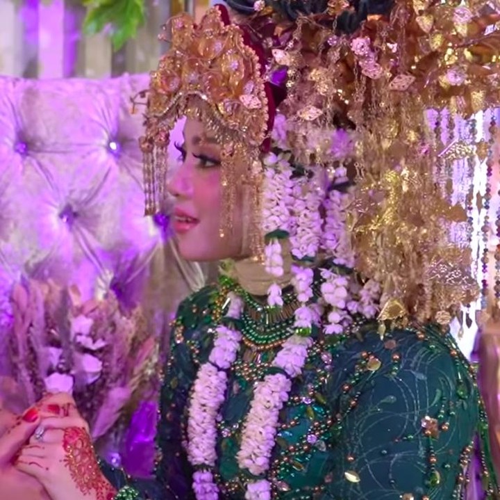 <p>Pasangan ini mulai mempublikasikan hubungan sejak Maret 2020. Pada bulan Juni lalu, keduanya merilis lagu duet berjudul <em>Adam Hawa</em>. (Foto: YouTube alditaher tv)</p>
