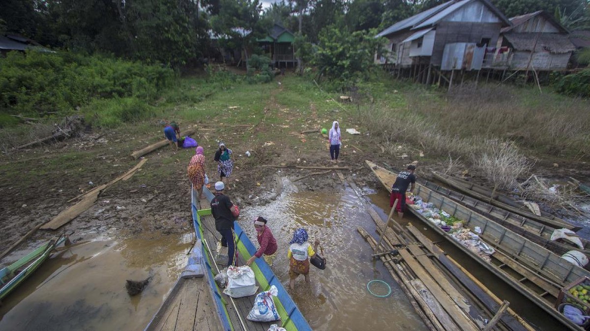 FOTO: Ritual Berterima Kasih Kepada Hutan di Meratus