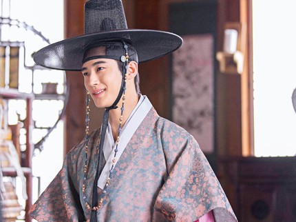 7 Transformasi Byeon Woo Seok dari Anak Sekolah sampai Putra Mahkota