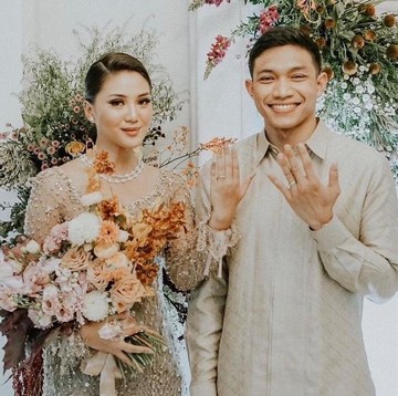 img-title Cantik dan Anggunnya Influencer Rachel Theresia Saat Lamaran
