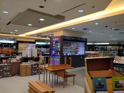 Melihat Pengosongan Toko Gramedia di Mal Taman Anggrek