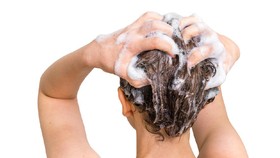 Wanita AS Tak Keramas Selama 6 Tahun, Rambut Ikal Alami