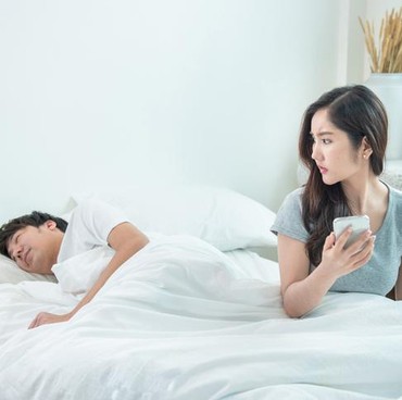 7 Tanda Pasangan Kamu Selingkuh Menurut para Ahli