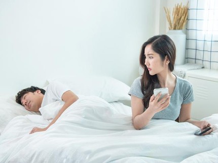 Pelakor Itu Berani Kirim Foto Adegan Ciuman Mesra dengan Suamiku