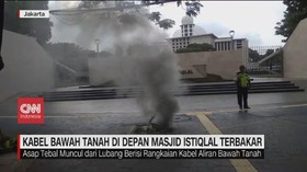 VIDEO: Kabel Bawah Tanah di Depan Masjid Istiqlal Terbakar