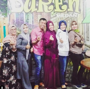 Tampil Akrab, Rochimah Sudah Restui Pernikahan ke-3 Kiwil?