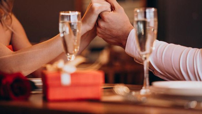 Ladies, Lakukan 5 Tips Ini Agar Pertemuan Pertamamu dengan Camer Sukses!