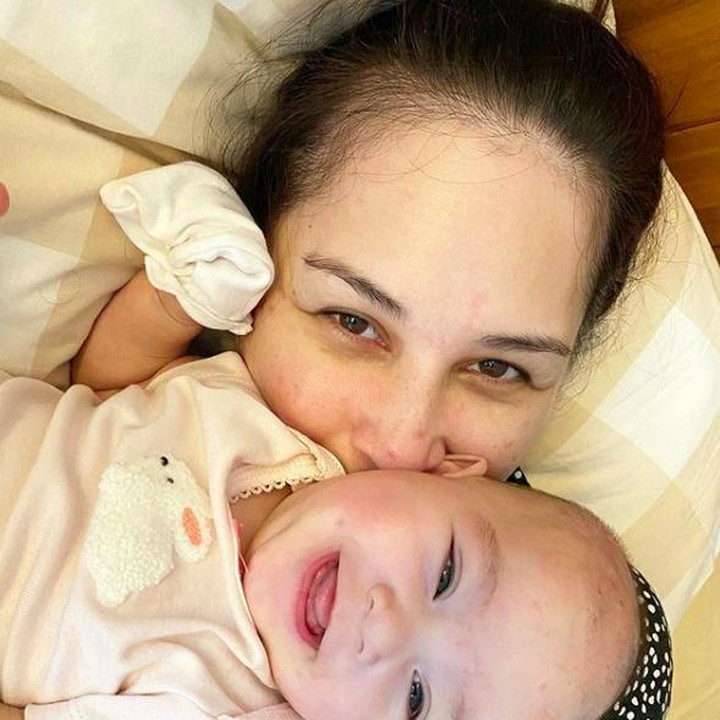 <p>Mona Ratuliu dan Numa pun sering disebut kembar, karena sama-sama cantik.</p>