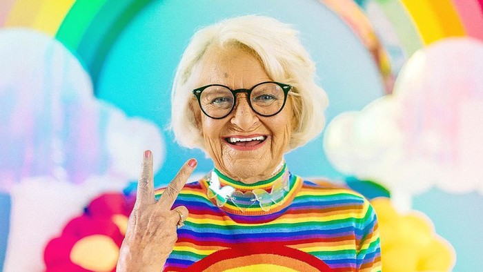 Nyentrik, Unik, Energik! Inilah Potret Selebgram Tertua di Dunia Bernama 'Baddie Winkle'
