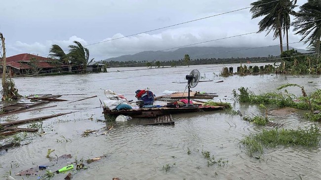 Topan Vamco yang melandai Filipina memicu banjir besar di Manila. Hingga saat ini satu orang tewas dan tiga lainnya masih hilang.