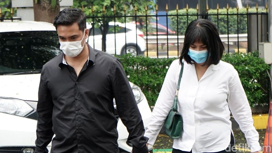 Vanessa Angel dan Bibi saat ditemui di PN Jakarta Barat.