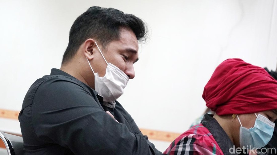 Vanessa Angel dan Bibi saat ditemui di PN Jakarta Barat.