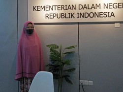 Cerita Warga Surabaya Nekat ke Kemendagri Gegara Dipersulit Urus Akta Kematian