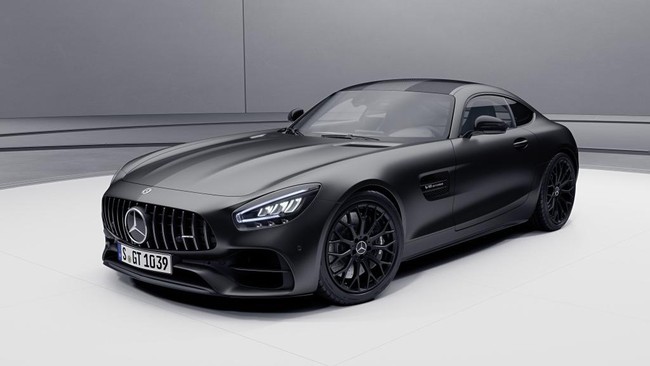 Menurut laporan vlogger Rusia itu protes pada dealer Mercedes-Benz yang tidak mau memperbaiki mobilnya.