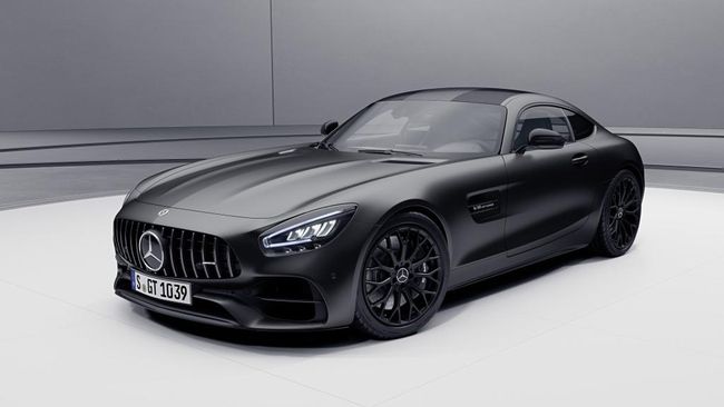 Youtuber Rusia Protes, Siram Bensin dan Bakar Mercedes-AMG GT Menurut laporan vlogger Rusia itu protes pada dealer Mercedes-Benz yang tidak mau memperbaiki mobilnya.