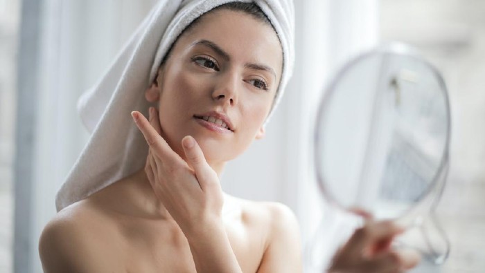 4 Tips Cerahkan Wajah Tanpa Skincare