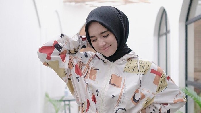 5 Inspirasi Outfit Hijab Kasual ala Analisa Widyaningrum