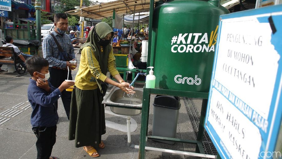 Pasar Beringharjo perketat penerapan protokol kesehatan jelang libur panjang. Hal itu dilakukan guna cegah melonjaknya kasus COVID-19.