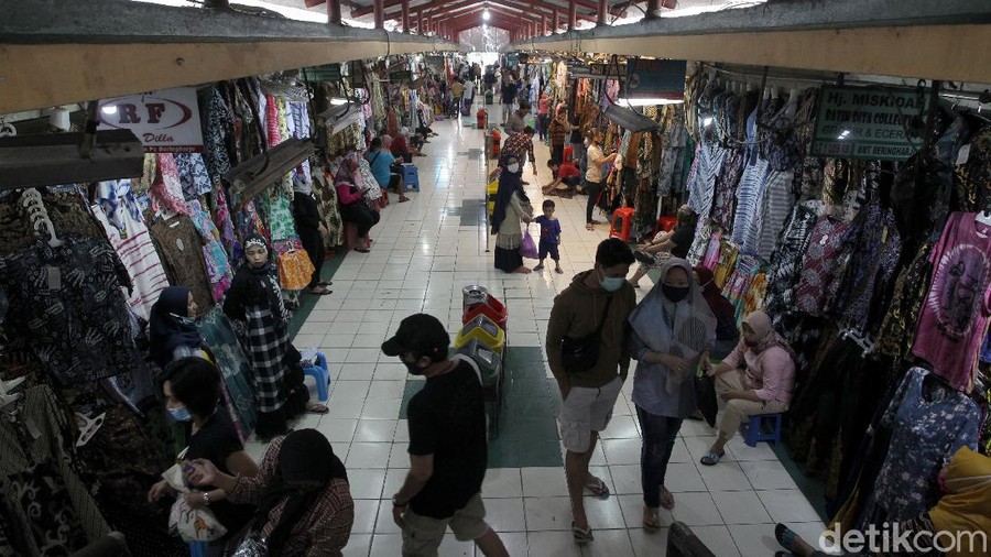Pasar Beringharjo perketat penerapan protokol kesehatan jelang libur panjang. Hal itu dilakukan guna cegah melonjaknya kasus COVID-19.