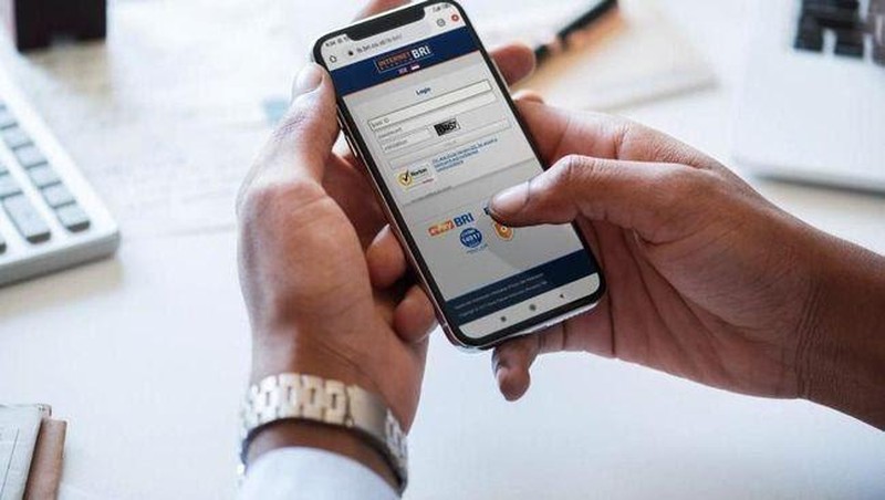 PT Bank Rakyat Indonesia (Persero) Tbk berkomitmen untuk memberikan kemudahan akses perbankan bagi masyarakat pada libur long weekend 28-31 Oktober 2020.