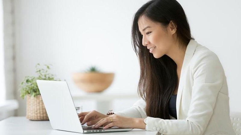Saat ini, banyak perusahaan menerapkan kebijakan work from home (WFH) untuk karyawannya sebagai upaya memutus rantai penyebaran COVID-19.