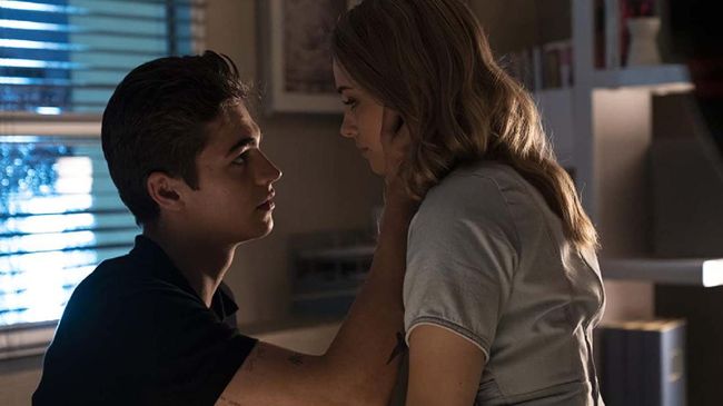 Kisah Tessa Young (Josephine Langford) dan Hardin Scott (Hero Fiennes Tiffin) berlanjut dalam After We Collided.