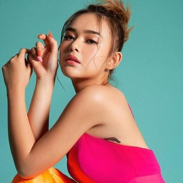 Amanda Manopo Pakai Tas Rp25 Juta, Bentuknya Malah Disebut Mirip Besek