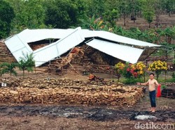 Diterpa Hujan dan Angin Kencang, Atap Pelindung Situs Candi Patakan Roboh