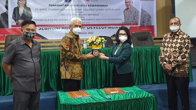 Bank SulutGo sepakat untuk memberi pelayanan perbankan di Universitas Manado, antara lain berupa kartu debit yang didesain khusus dan multifungsi.