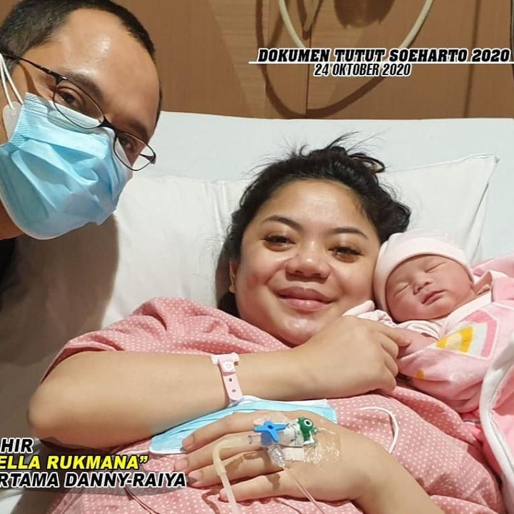 <p>Sekali lagi, selamat atas kelahiran putri pertamanya ya Danny dan Raiyah! (Foto: Instagram @tututsoeharto)</p>