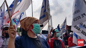 Buruh Blokade Jalan di Surabaya, Klaim Bertahan Hingga Ada Besaran UMK