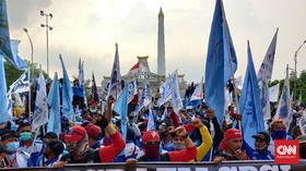 Tak Ditemui Khofifah, Buruh Akan Lanjutkan Aksi Tolak Omnibus